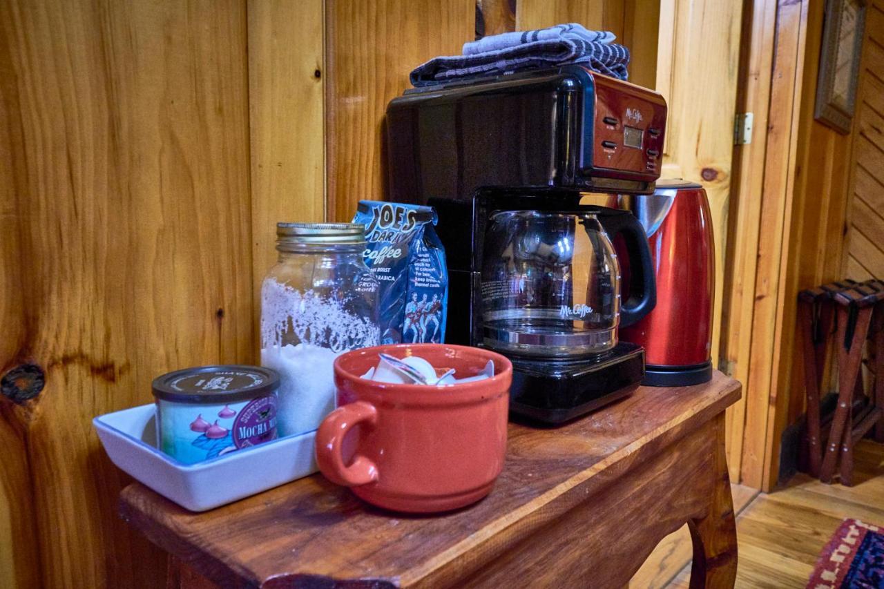 Creekwalk Inn Bed And Breakfast With Cabins Cosby Exterior foto