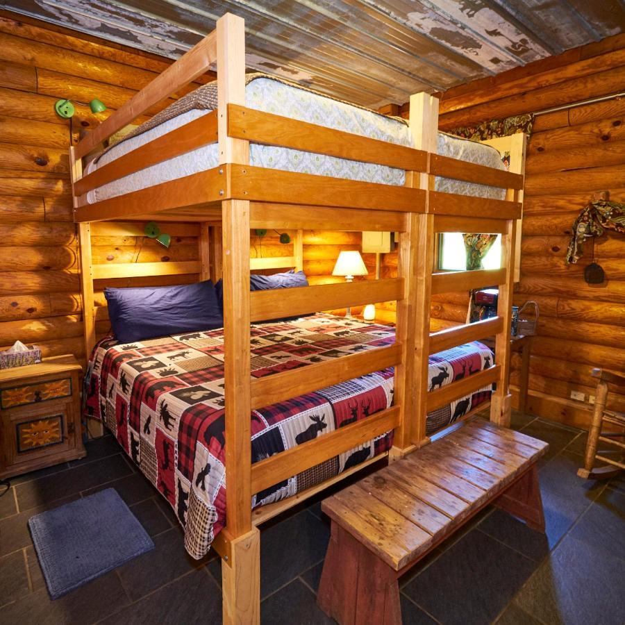 Creekwalk Inn Bed And Breakfast With Cabins Cosby Exterior foto